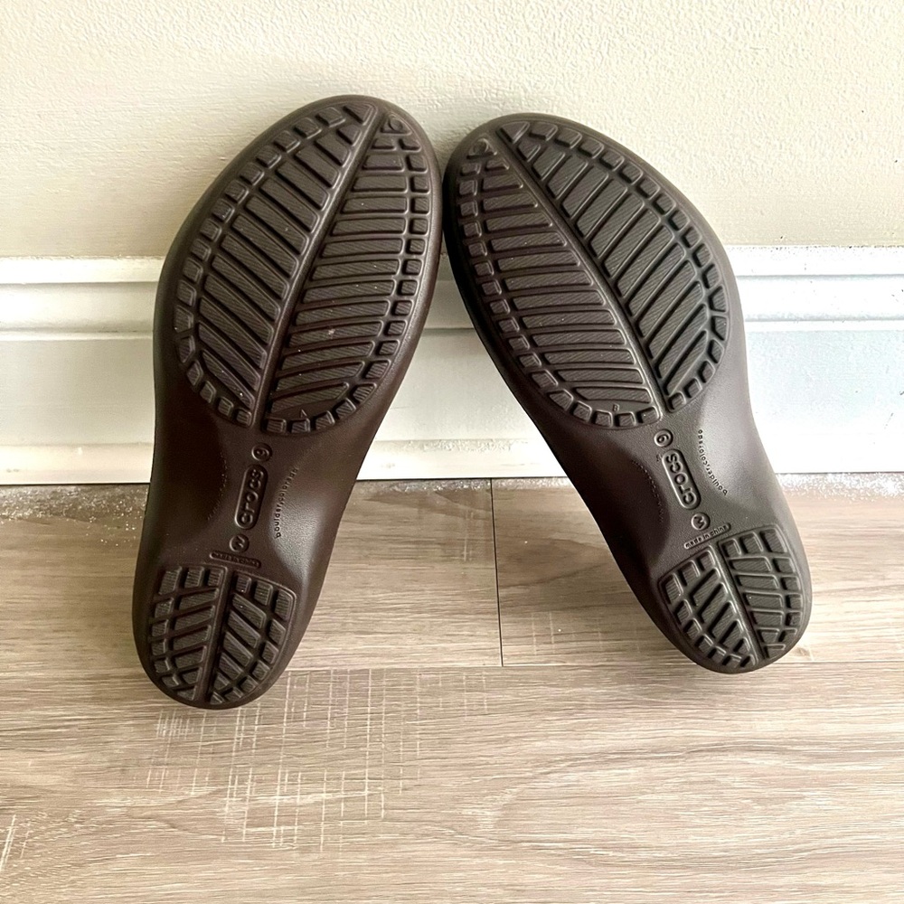 NWOT Crocs Frances Tully Women’s Clogs Size 9M Espresso Parrot Green - Picture 5 of 6